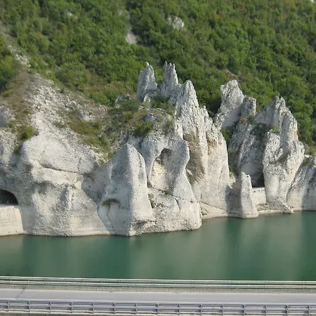 빌라 Beliyat Dom Asparukhovo (Varna)