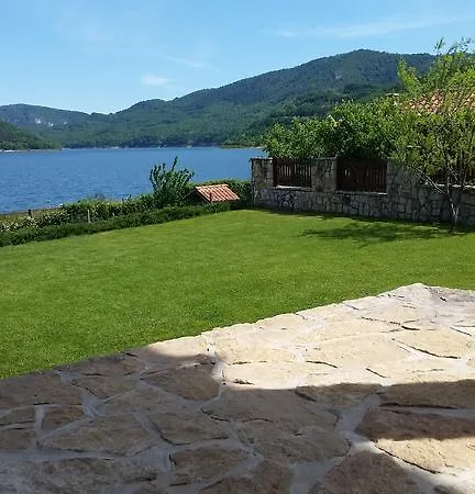 빌라 Beliyat Dom Asparukhovo (Varna)